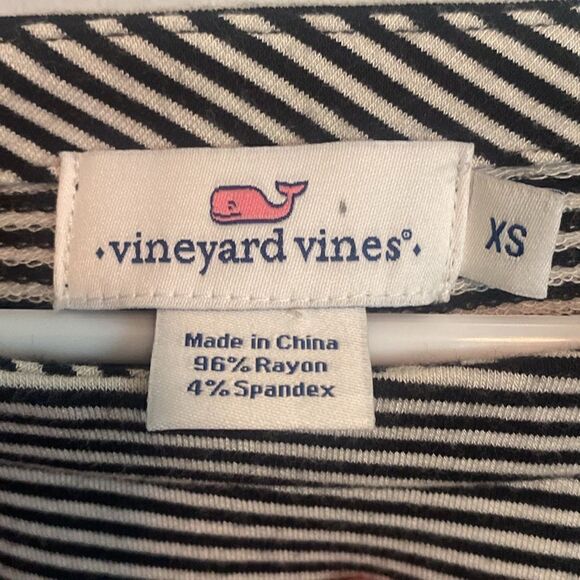 Vineyard Vines 3/4 sleeve striped top. Size XS - Picture 2 of 5